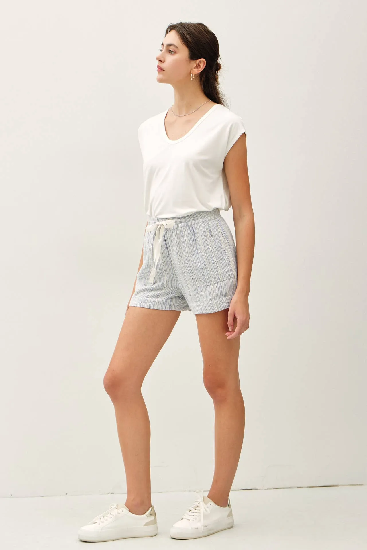 TEXTURED STRIPED SHORTS W DRAWSTRING ELASTIC WAIST