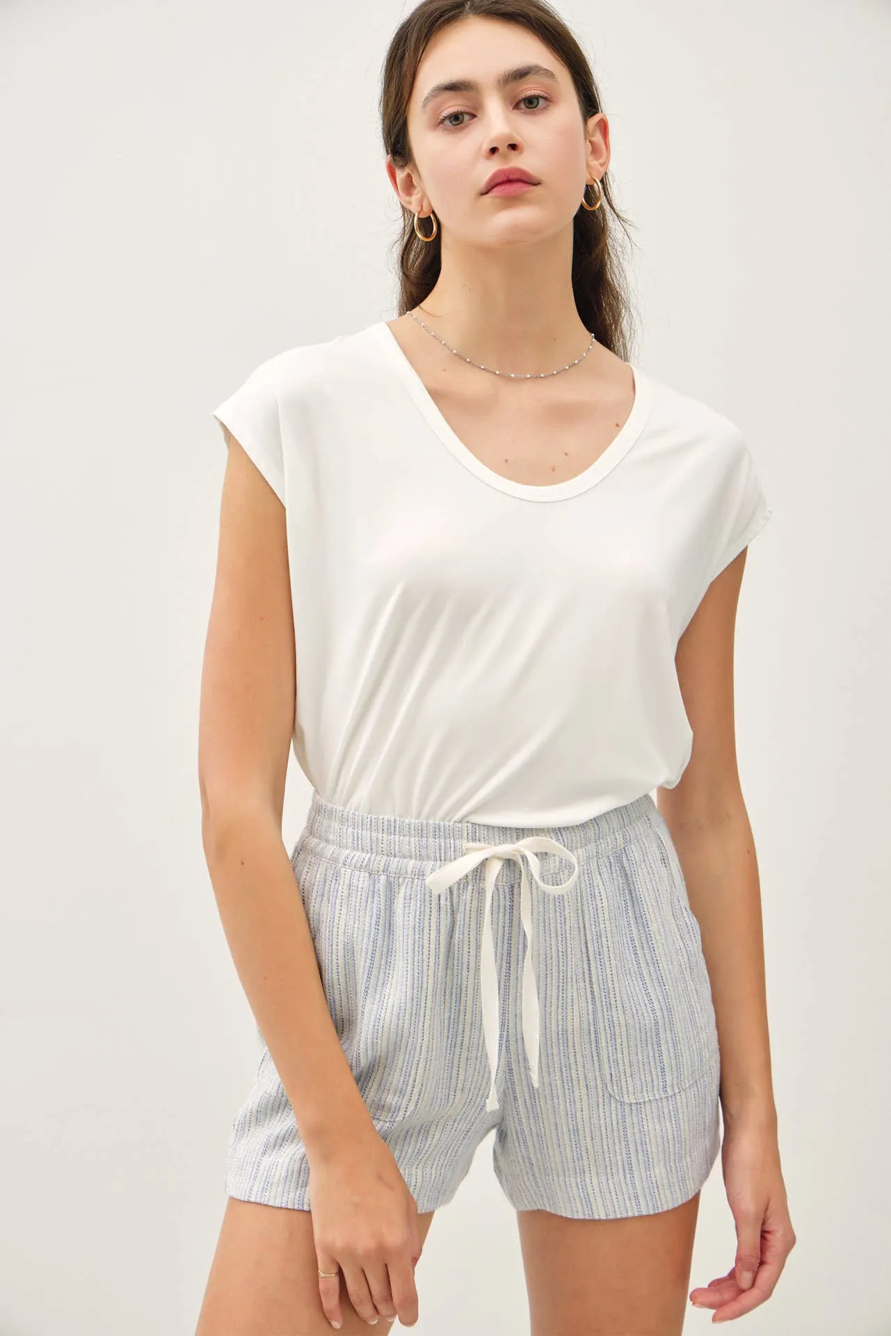 TEXTURED STRIPED SHORTS W DRAWSTRING ELASTIC WAIST