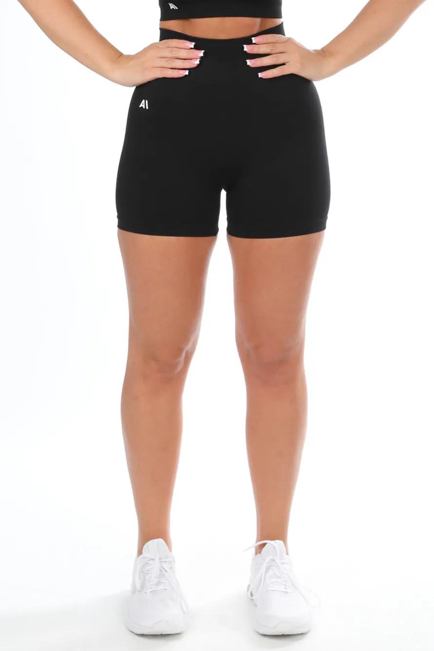 Tia Scrunchbum Shorts Black