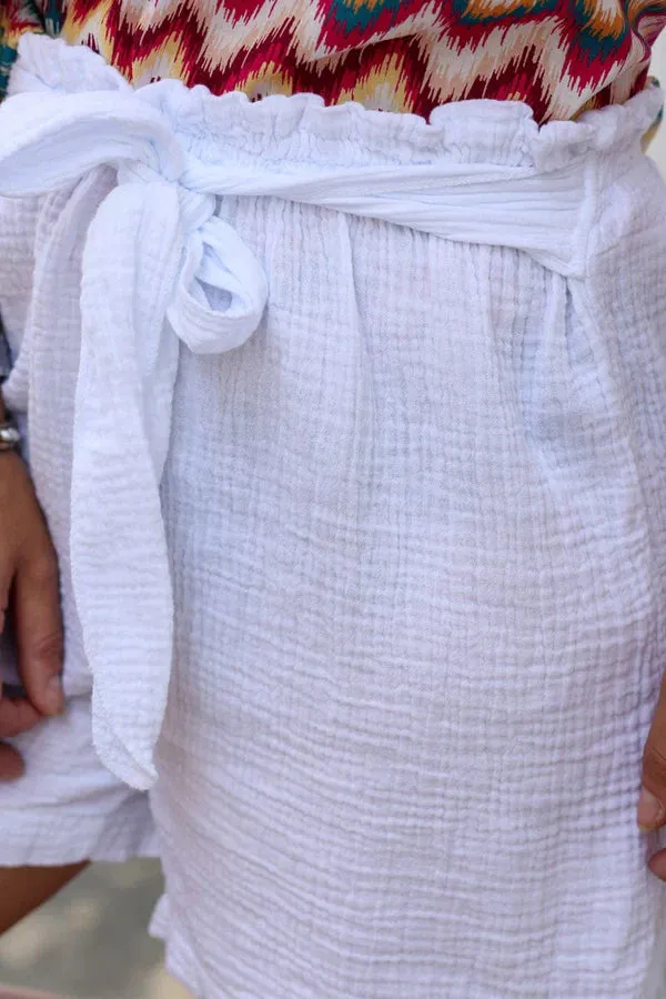 White cotton gauze shorts with tie belt